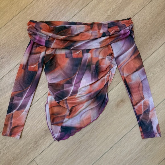 Abstract Off-Shoulder Top - Picture 1 of 1